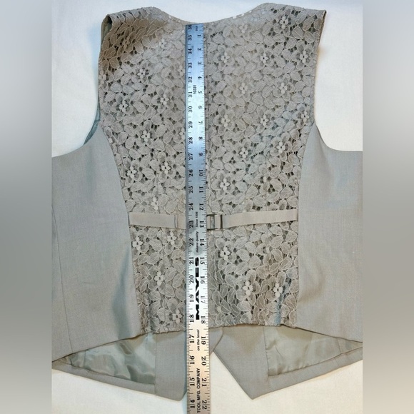 The Limited Gray Lace Back Button Vest NWT Size Large - Picture 3 of 7